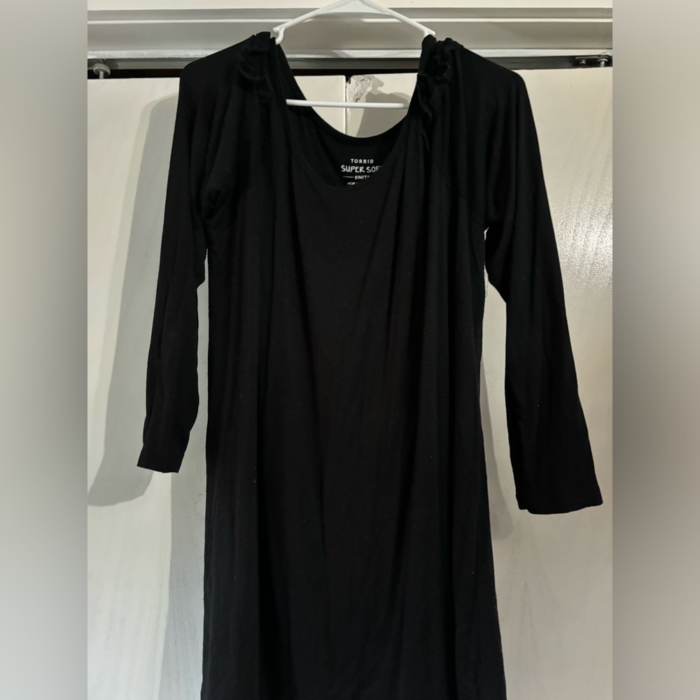 Torrid size 3 black cold shoulder top. SF/dog friendly home.